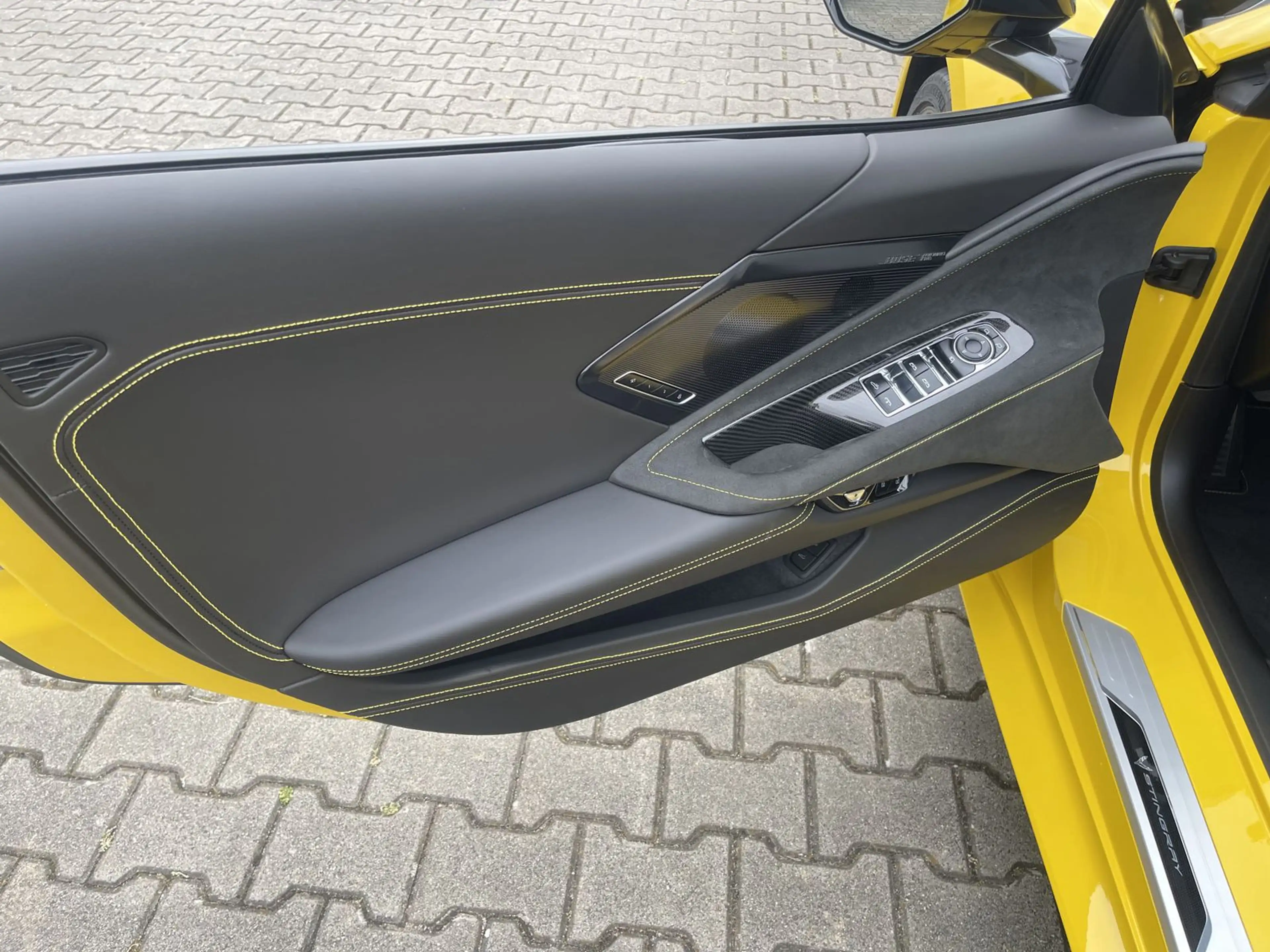 Corvette C8 Convertible 3LT competition yellow — photo 7