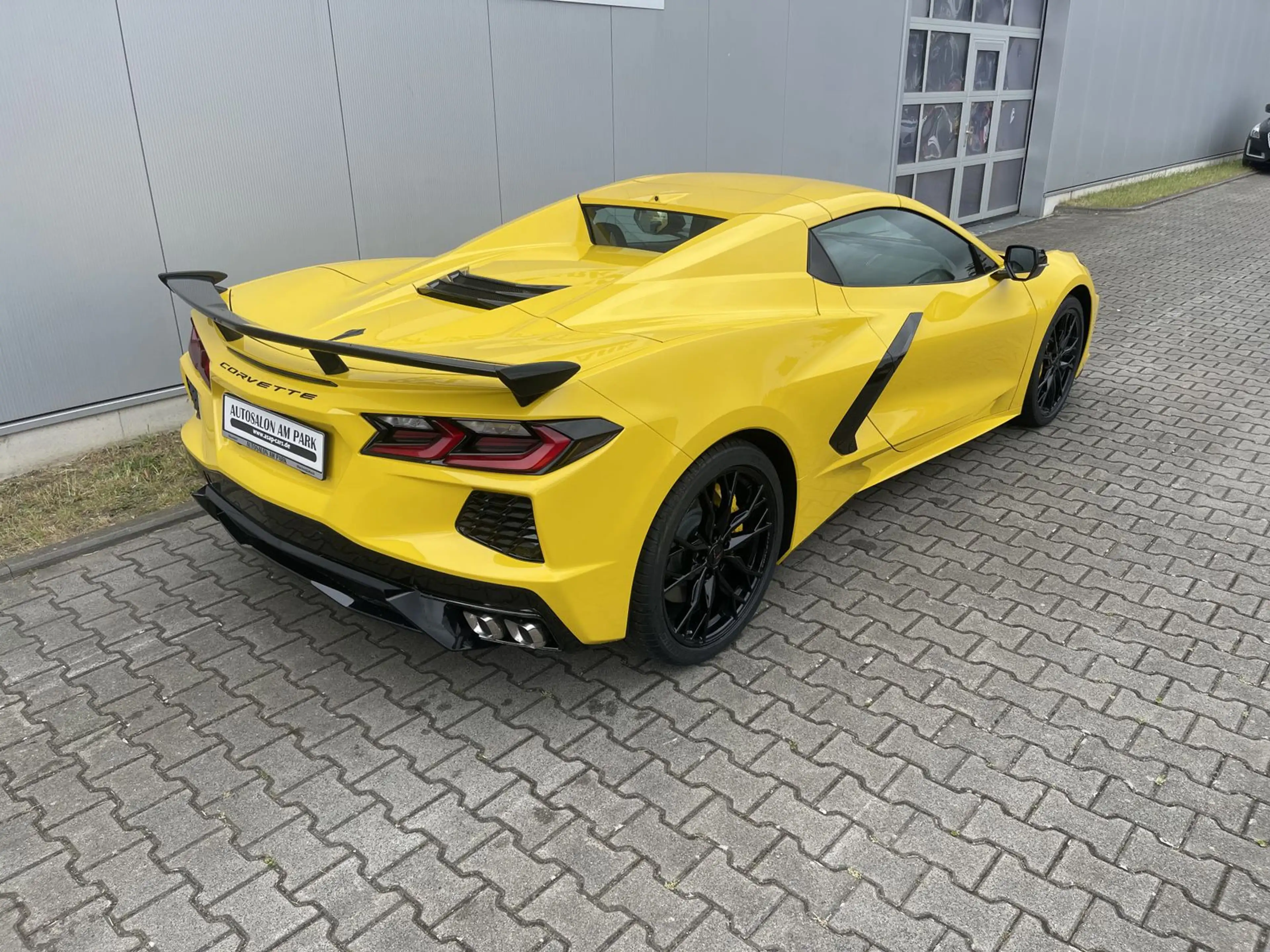 Corvette C8 Convertible 3LT competition yellow — photo 15