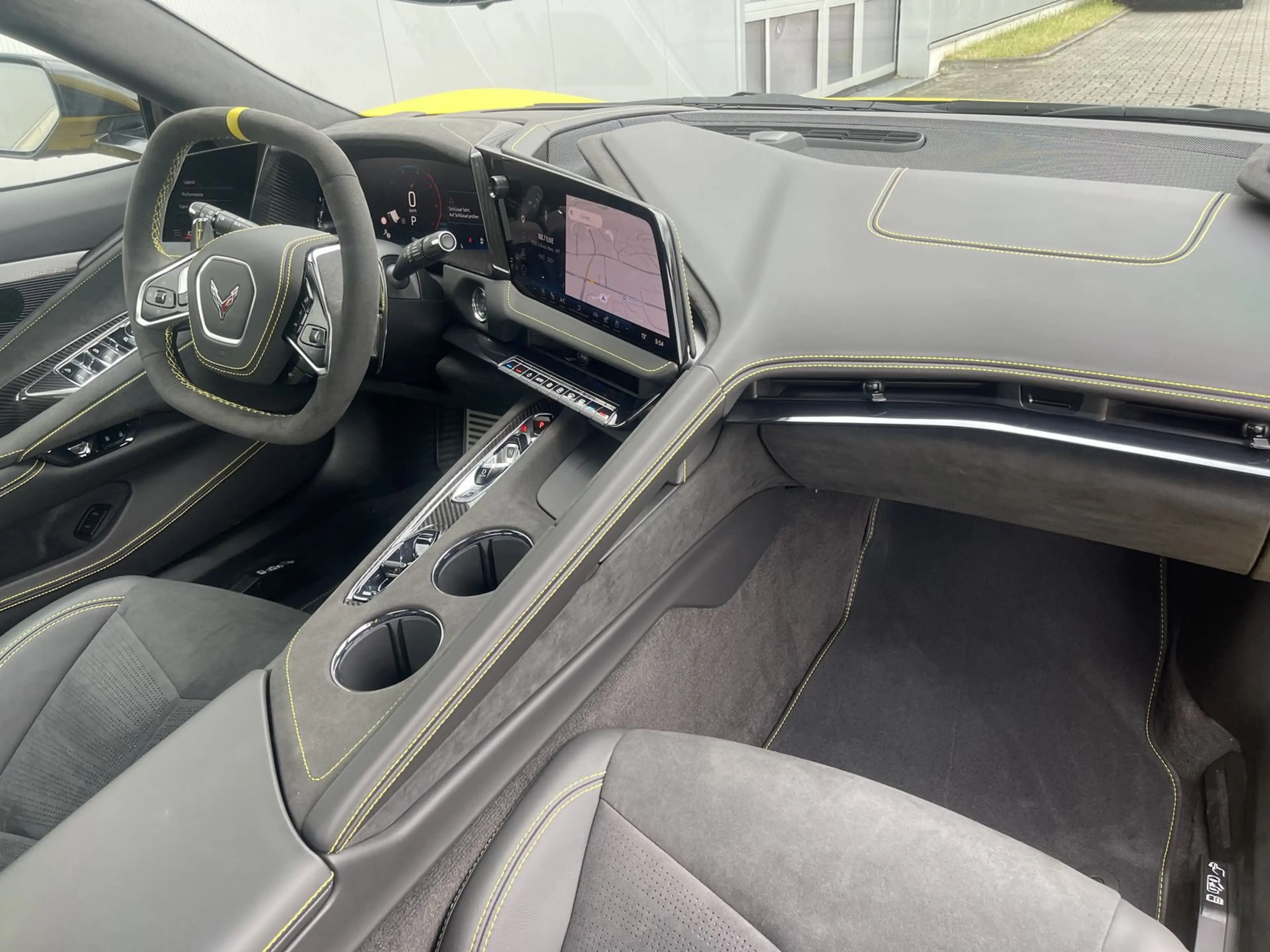Corvette C8 Convertible 3LT competition yellow — photo 9