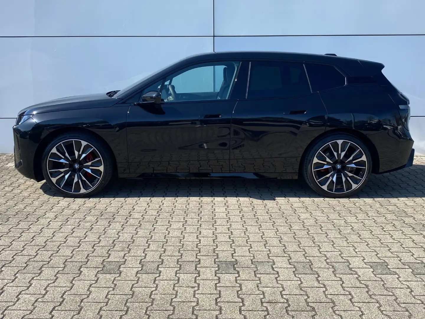 BMW iX xDrive60 **Tageszulassung** Schwarz - 1