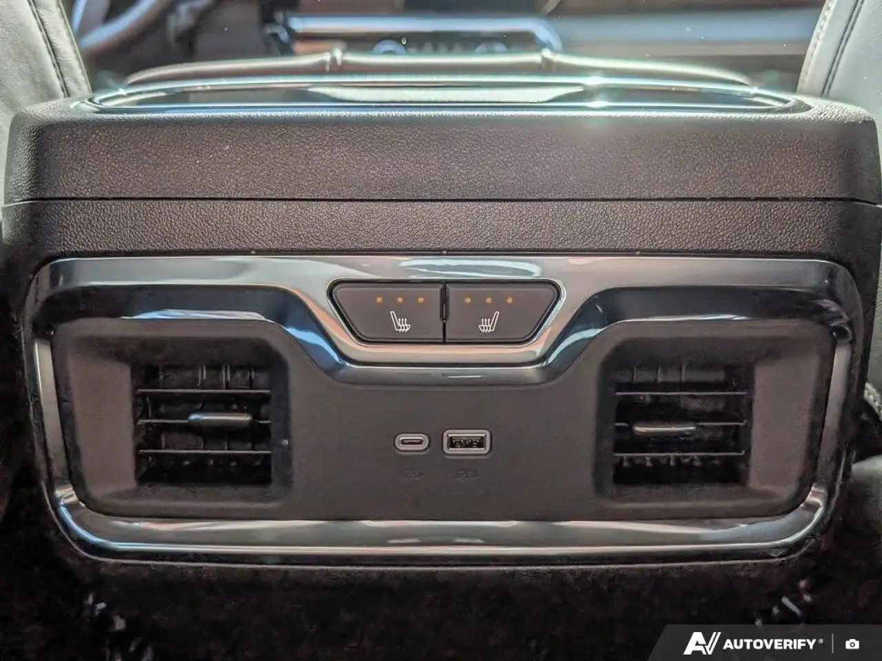 GMC Sierra 3500HD снимка GMC Sierra 3500HD