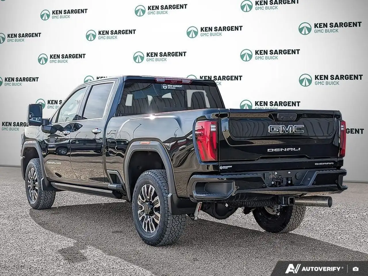 GMC Sierra 3500HD снимка GMC Sierra 3500HD