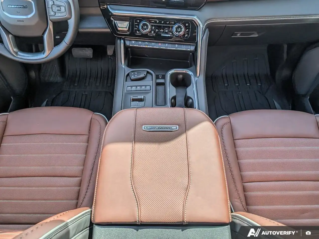GMC Sierra 3500HD снимка GMC Sierra 3500HD