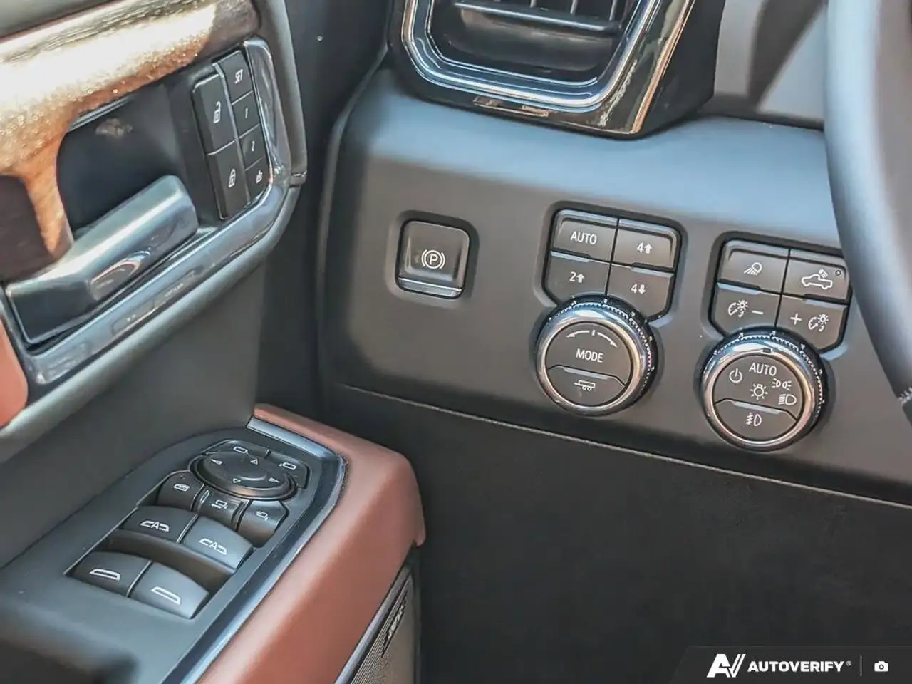 GMC Sierra 3500HD снимка GMC Sierra 3500HD