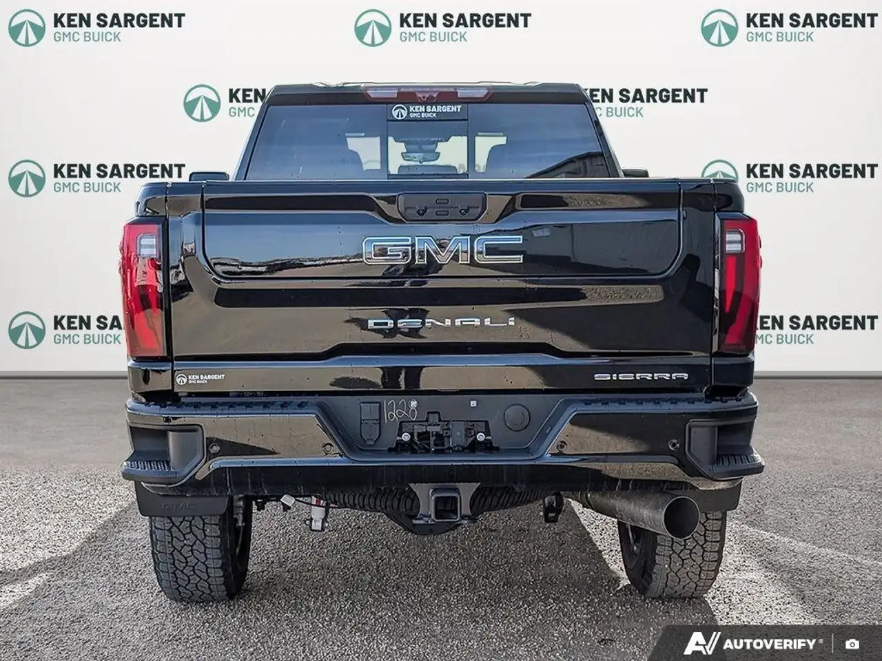 GMC Sierra 3500HD снимка GMC Sierra 3500HD