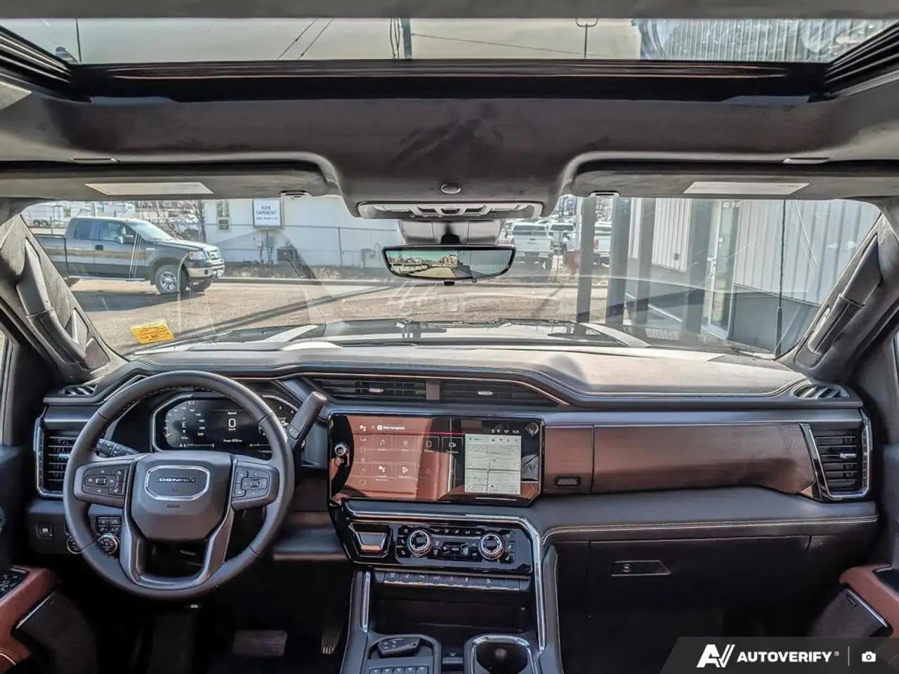 GMC Sierra 3500HD снимка GMC Sierra 3500HD