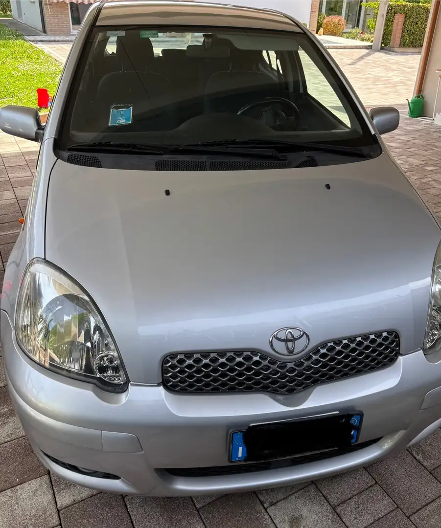 Toyota Yaris con clima - 1