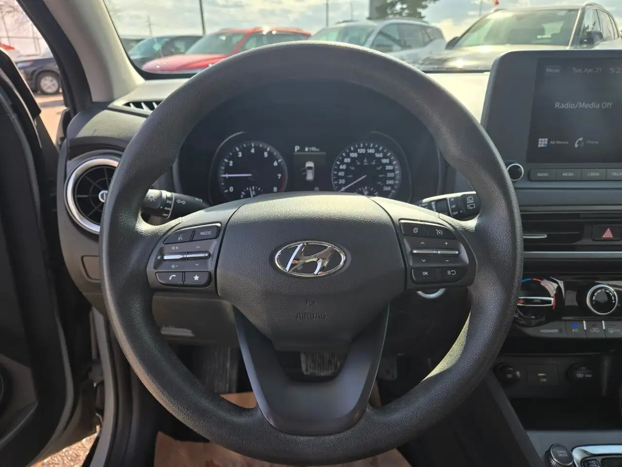 Hyundai KONA снимка Hyundai KONA