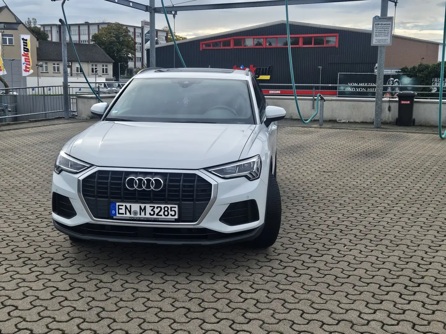 Audi Q3 35 TFSI S line Sport mit Panoramadach Weiß - 2
