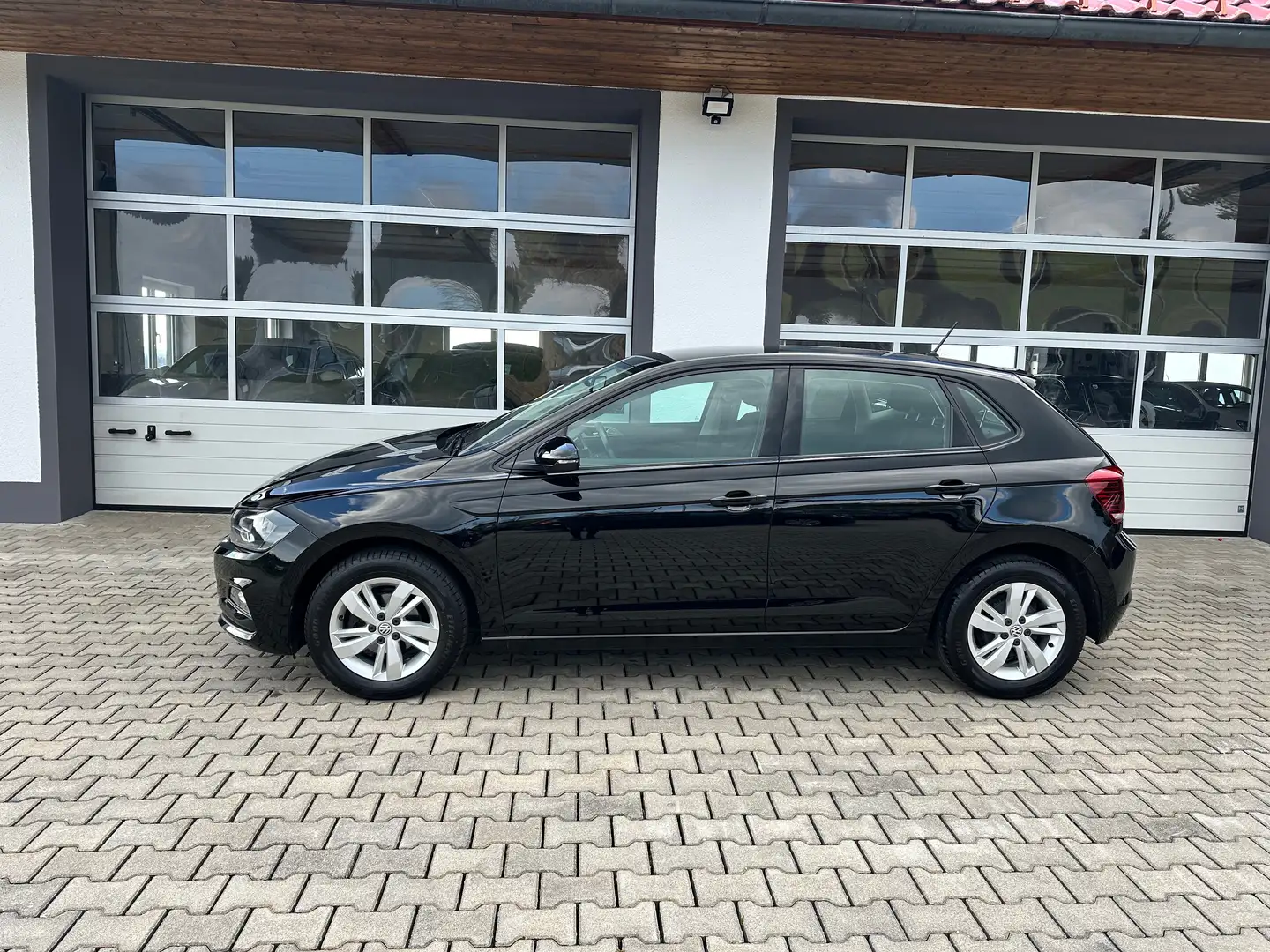 Volkswagen Polo 1,0 TSI Comfortline *SITZHZ*APP*PDC*KLIMA*TEMPOMAT Schwarz - 2