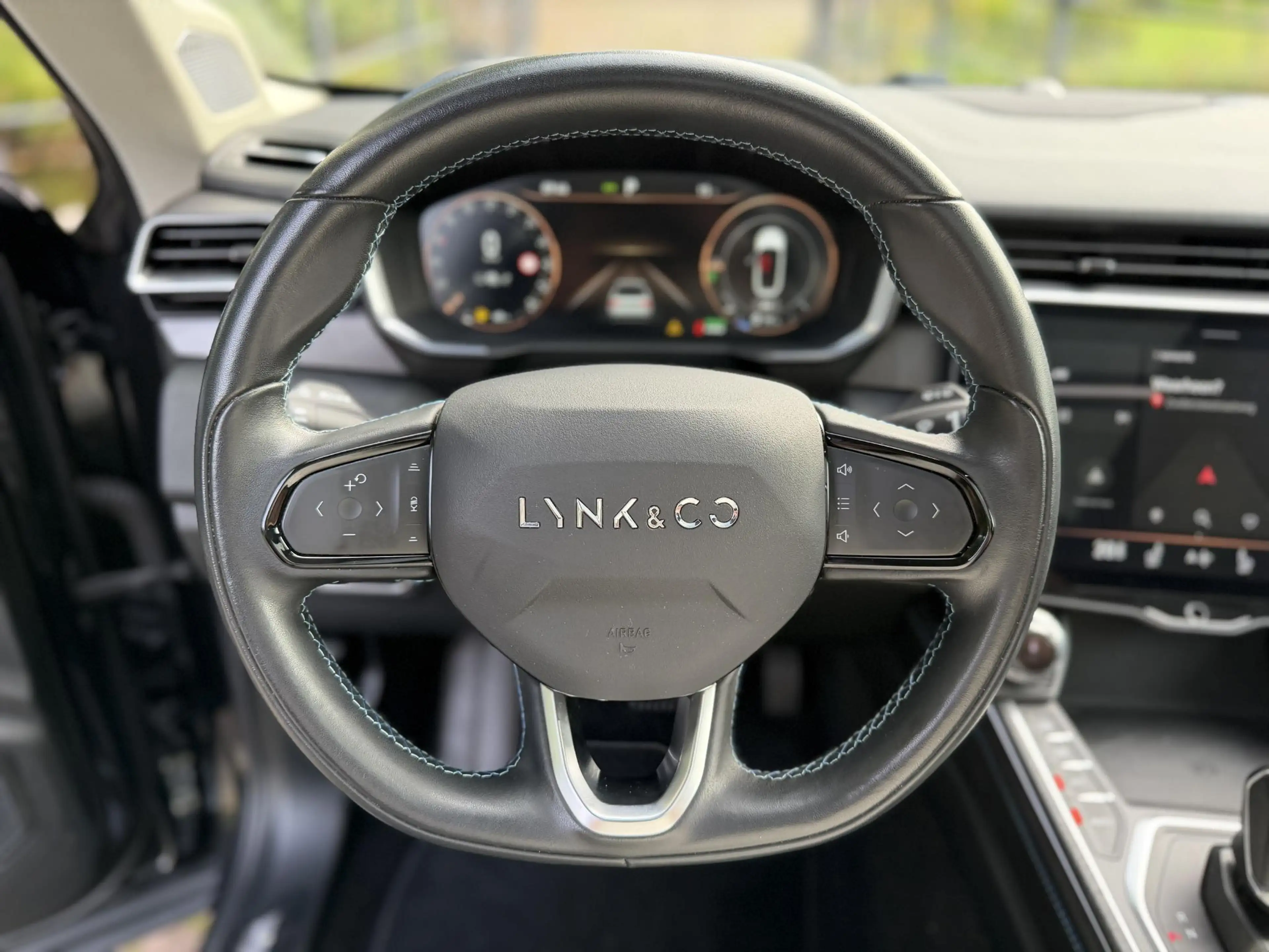 Lynk & Co 01 1.5 | Pano | Black Edition | Trekhaak | Camera | — photo 11