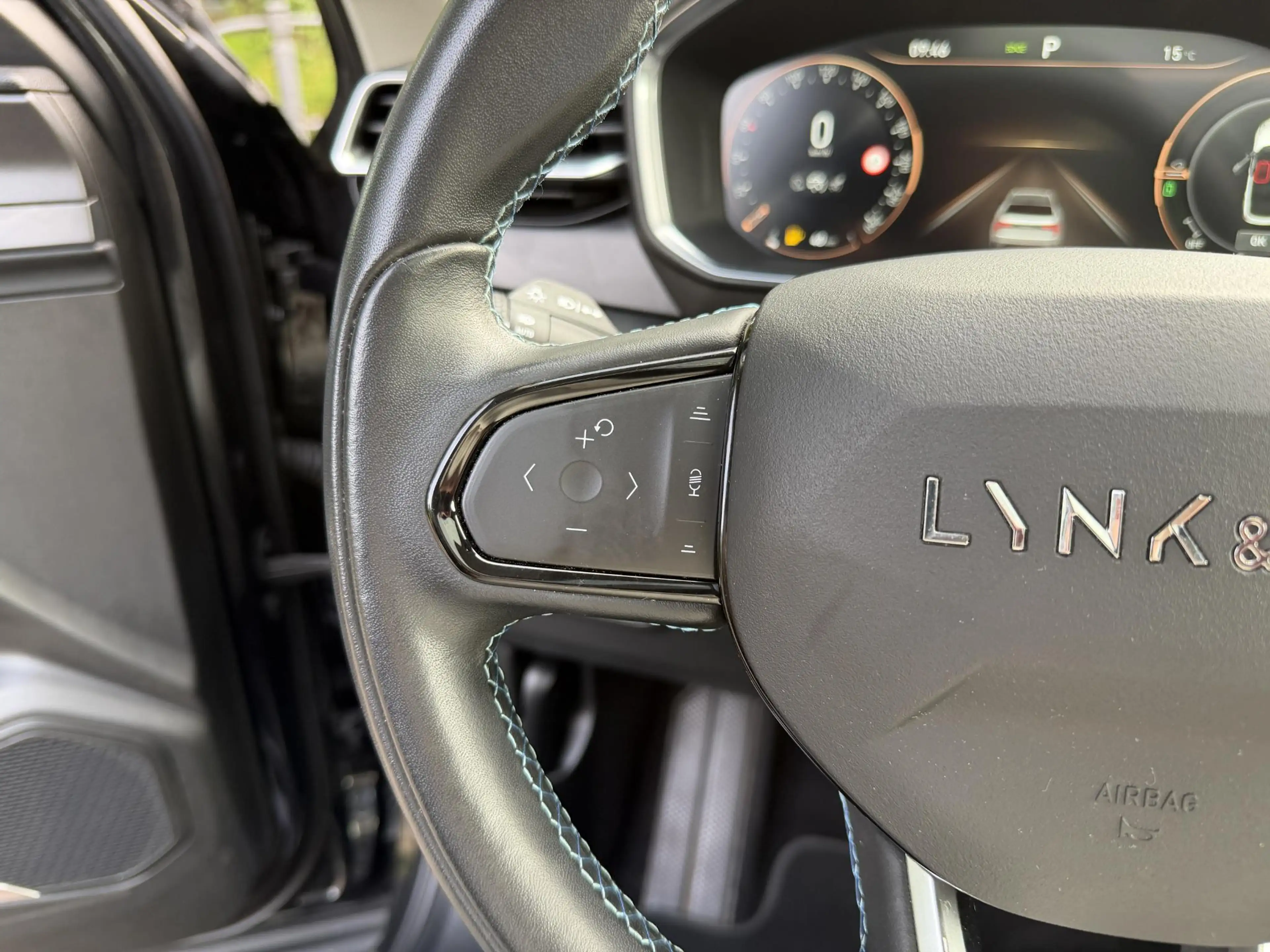 Lynk & Co 01 1.5 | Pano | Black Edition | Trekhaak | Camera | — photo 12