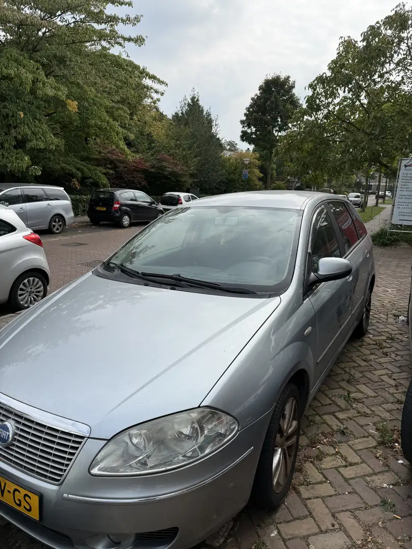 Fiat Croma 2.2-16V Emotion Grijs - 1