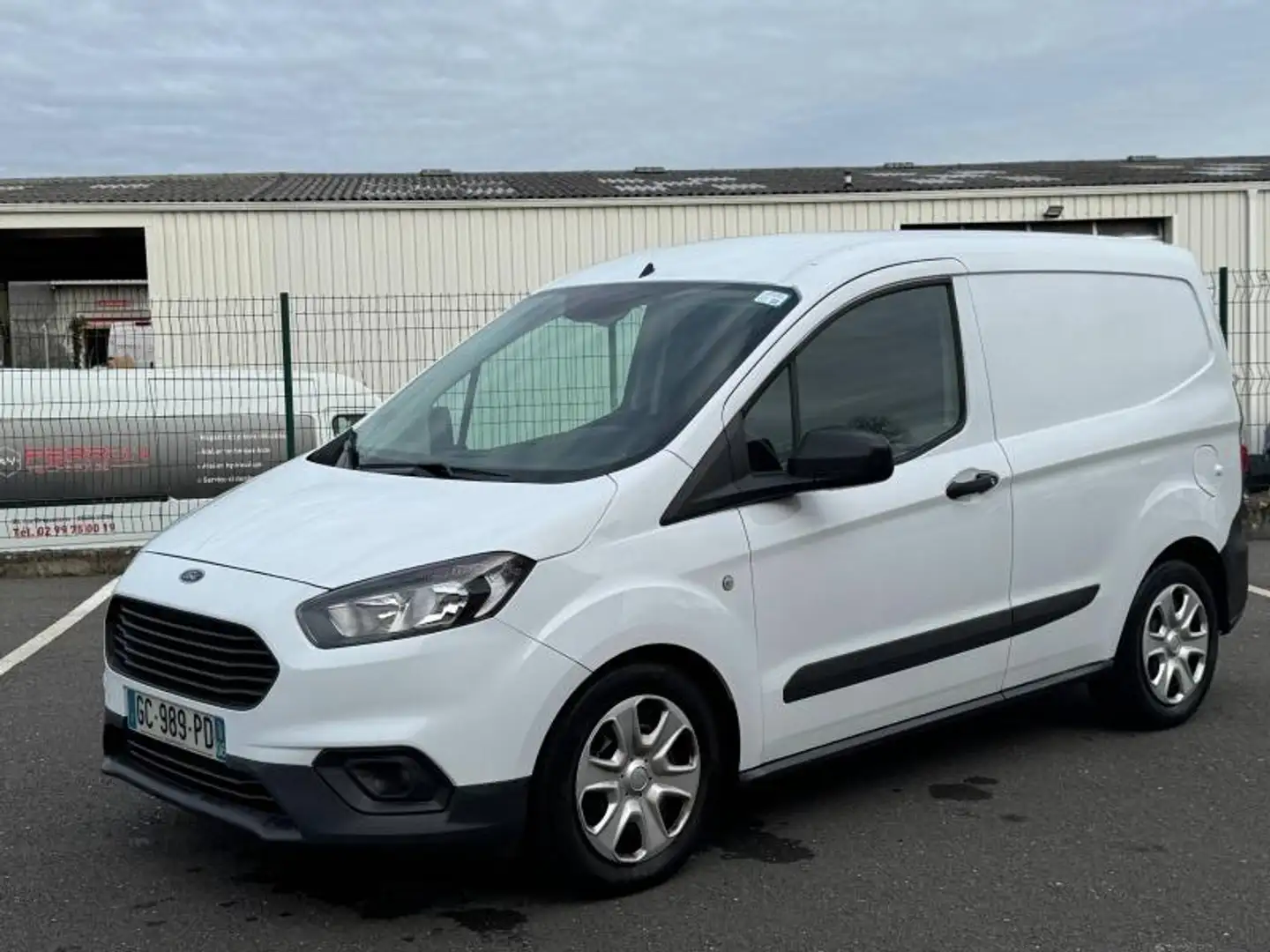 Ford Transit Courier 1.5 TDCI 100ch Stop\u0026Start Trend Blanc - 1