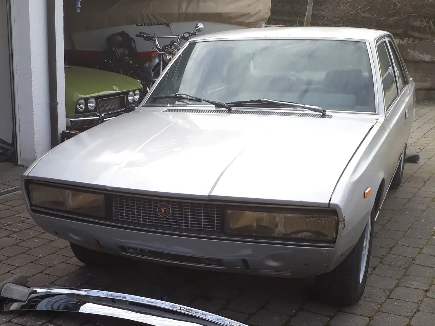 Fiat 130 Coupe Zilver - 1