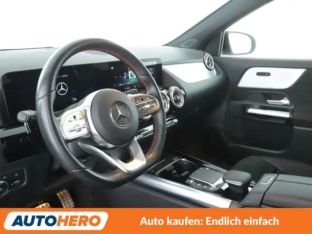 Mercedes-Benz GLA view 11