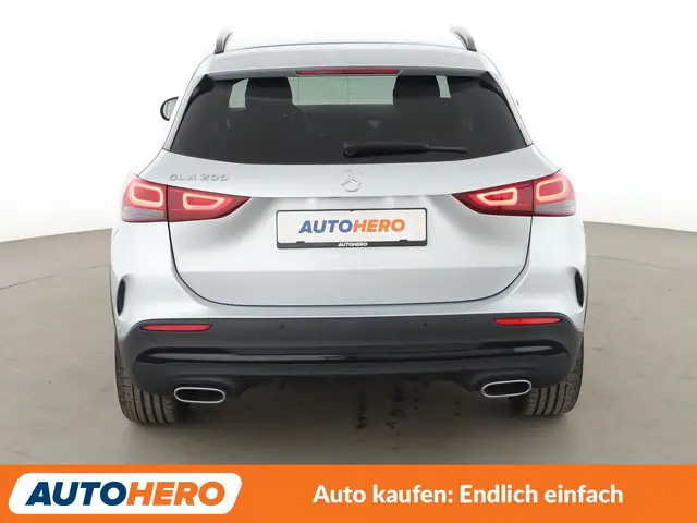 Mercedes-Benz GLA view 5