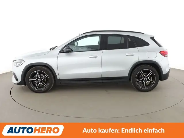Mercedes-Benz GLA view 3