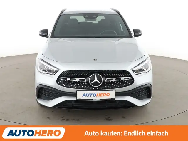 Mercedes-Benz GLA view 9