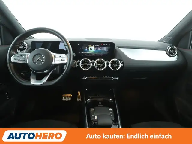 Mercedes-Benz GLA view 12