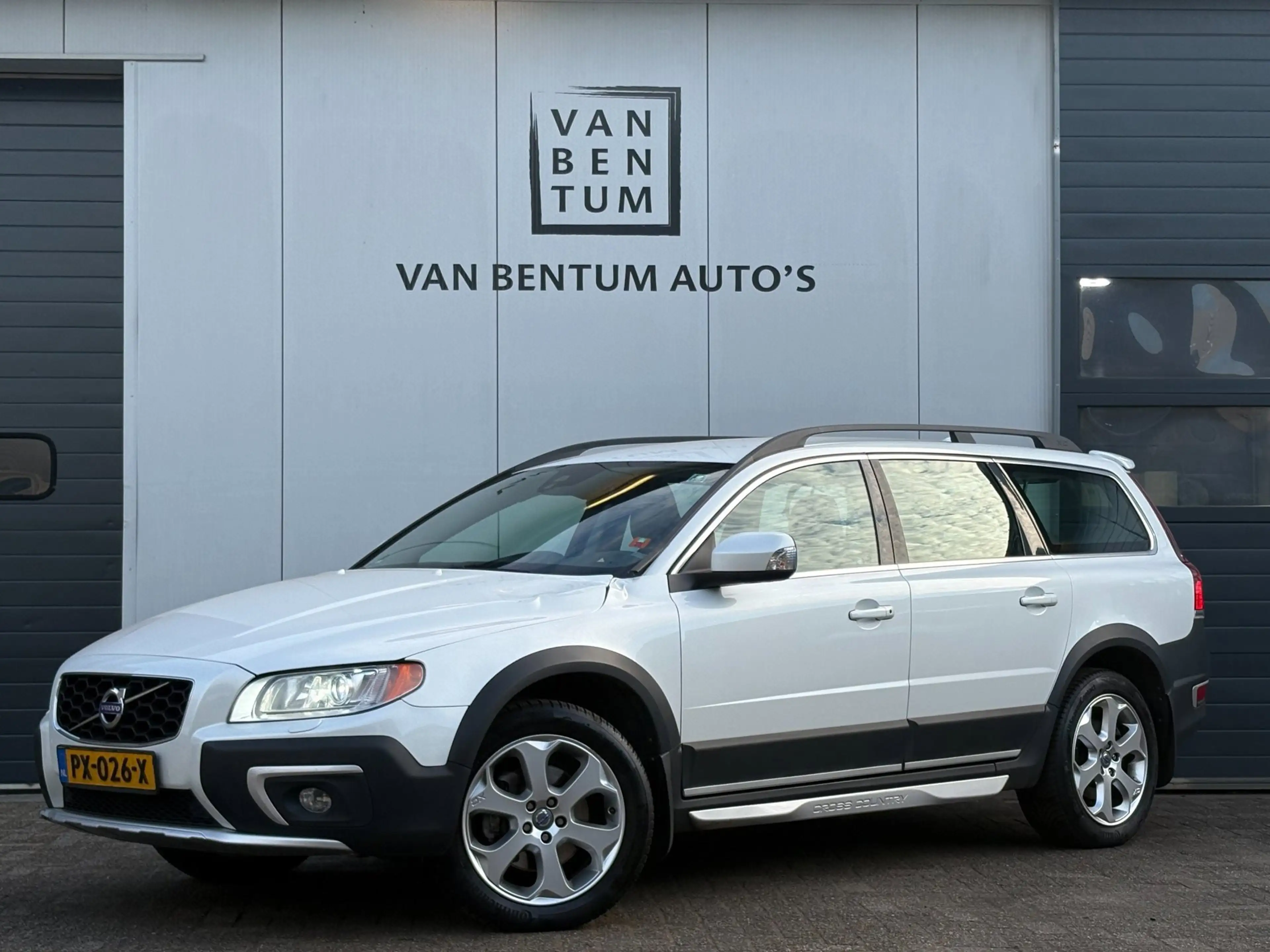 Volvo XC70 2.4 D5 AWD Autom. Leder Clima Cruise Xenon