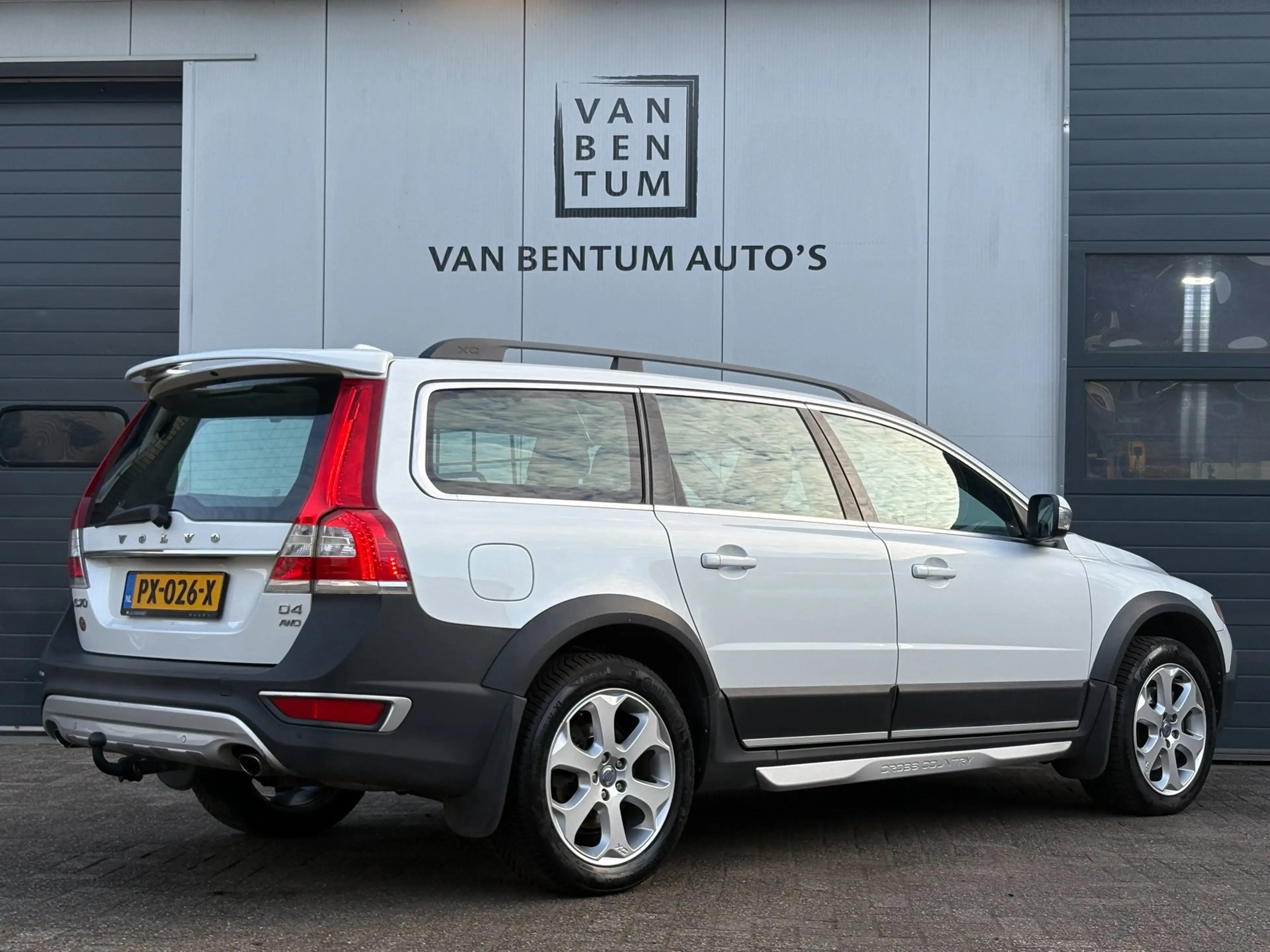 Volvo XC70 2.4 D5 AWD Autom. Leder Clima Cruise Xenon — photo 8