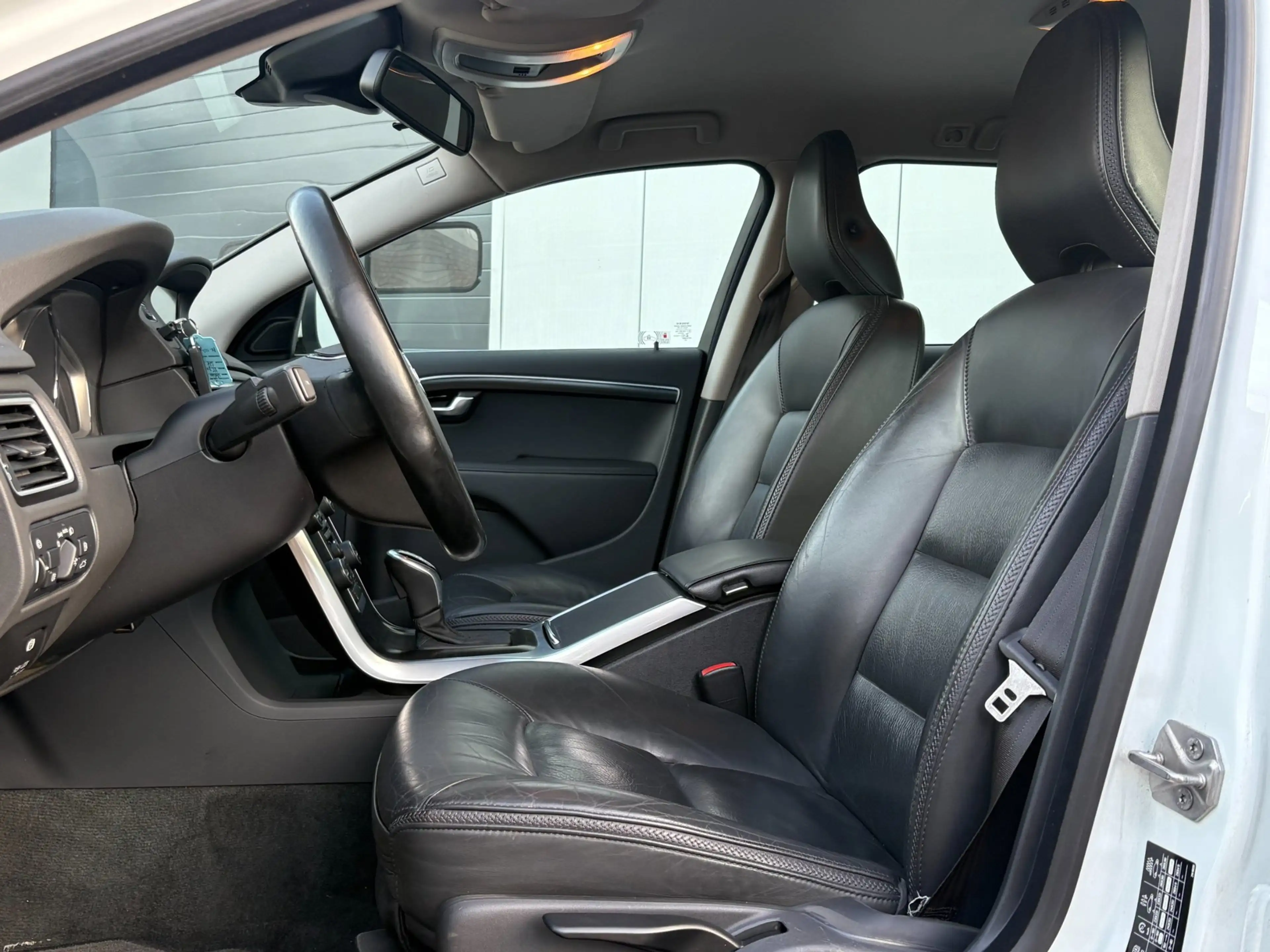 Volvo XC70 2.4 D5 AWD Autom. Leder Clima Cruise Xenon — photo 3