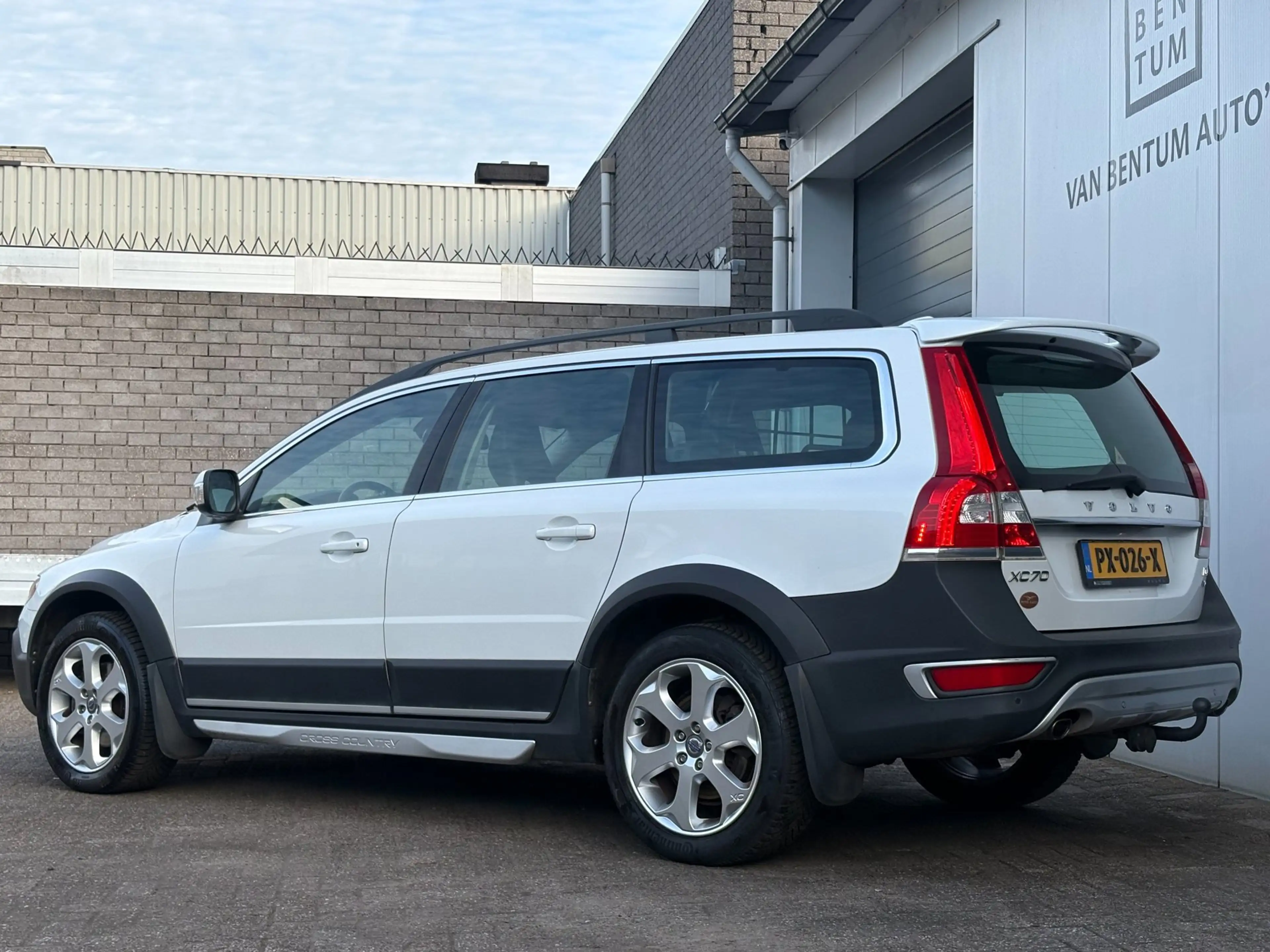 Volvo XC70 2.4 D5 AWD Autom. Leder Clima Cruise Xenon — photo 6