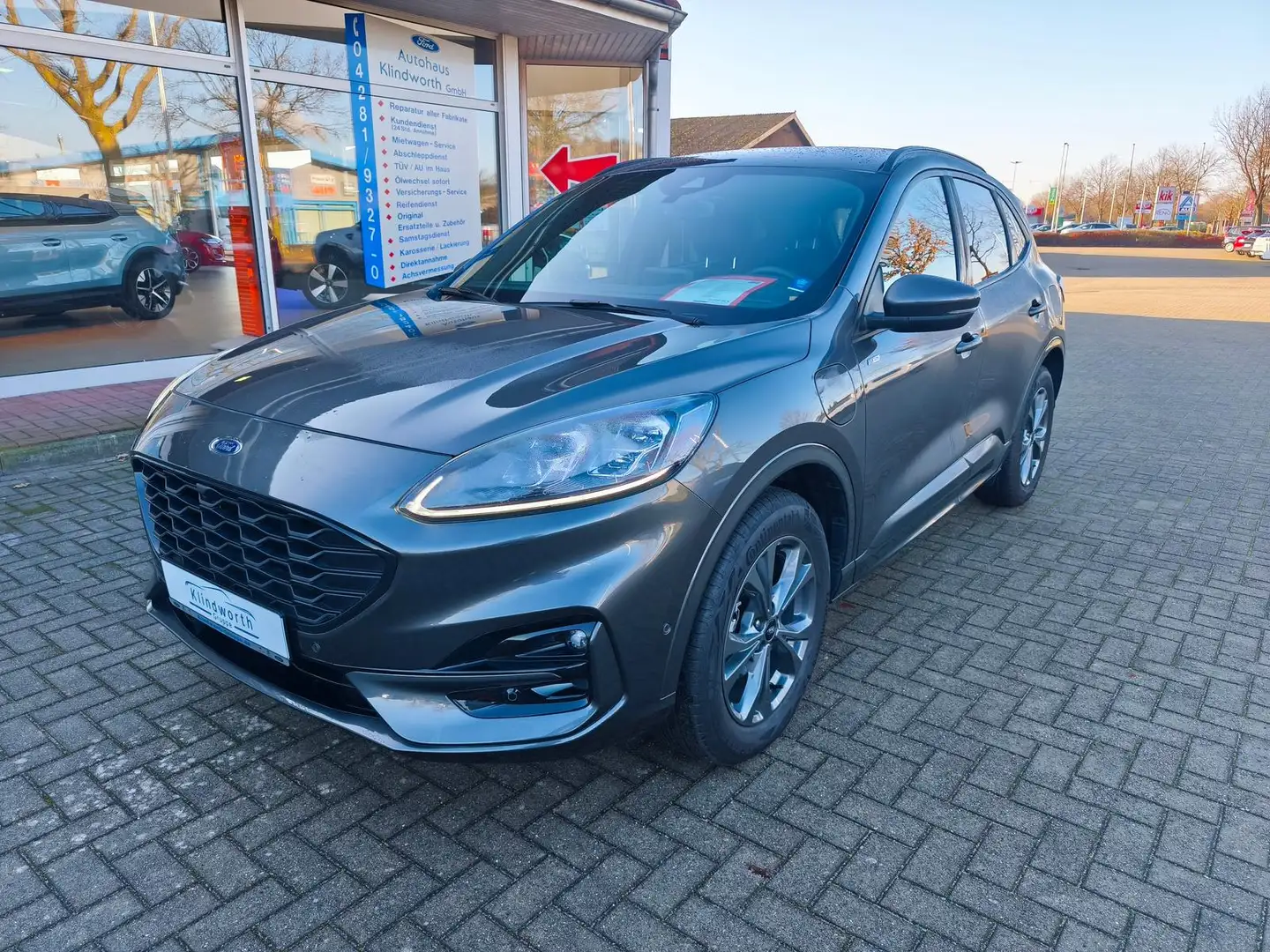 Ford Kuga Plug-In Hybrid ST-Line X Gris - 1