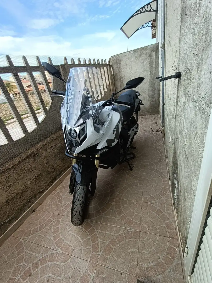 CF Moto 650 MT Blanc - 1