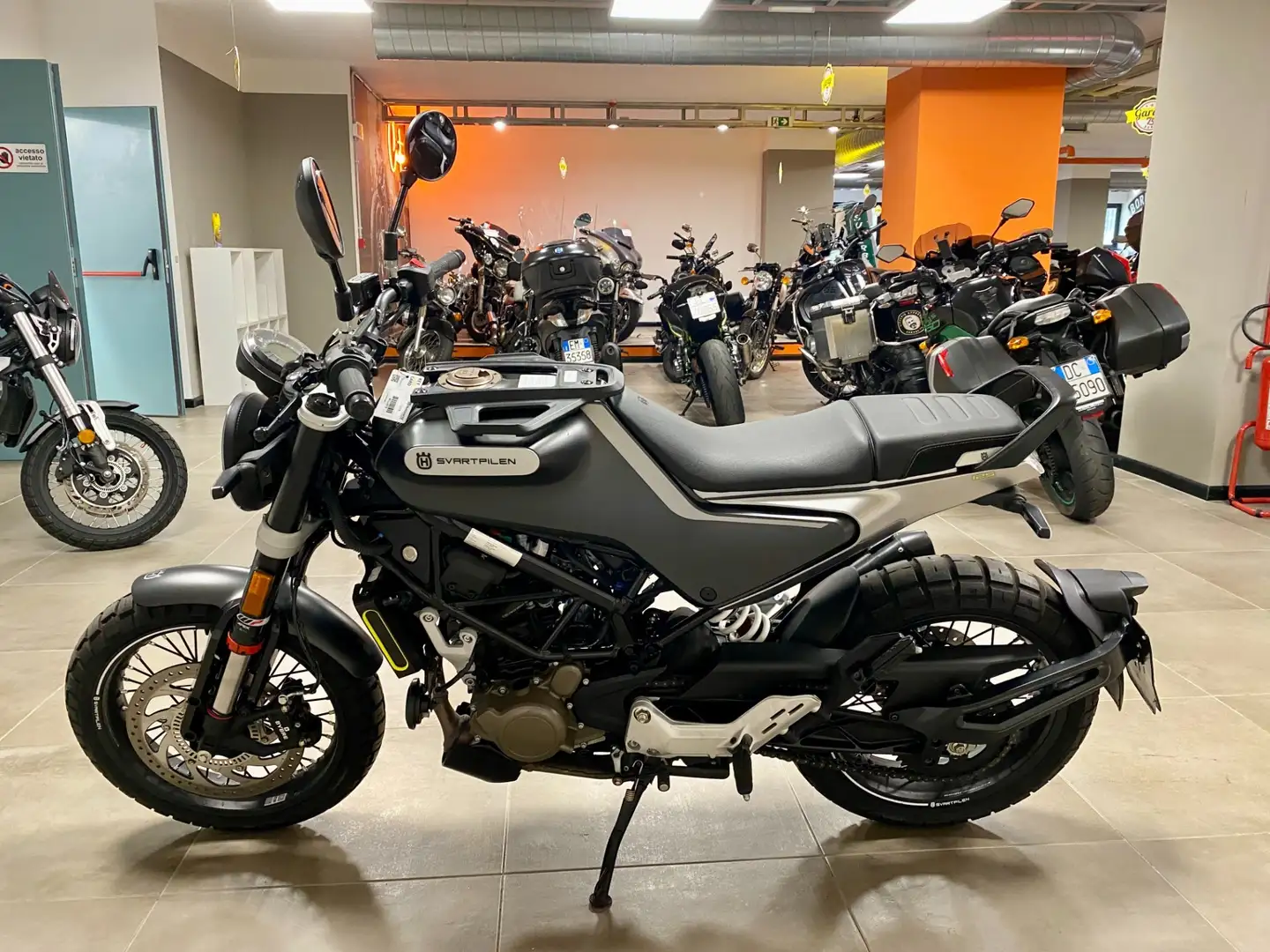 Husqvarna Svartpilen Negru - 2