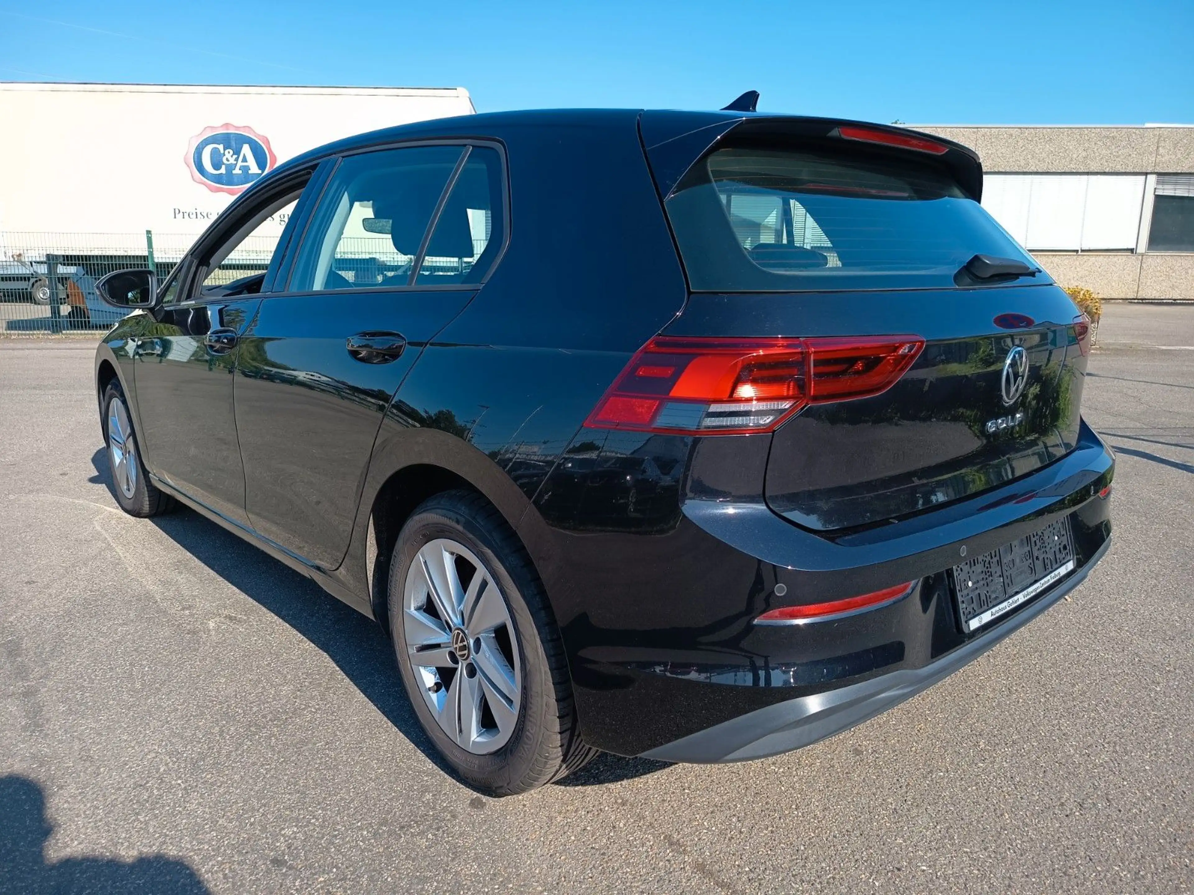 Volkswagen Golf VIII Lim. Life — photo 7
