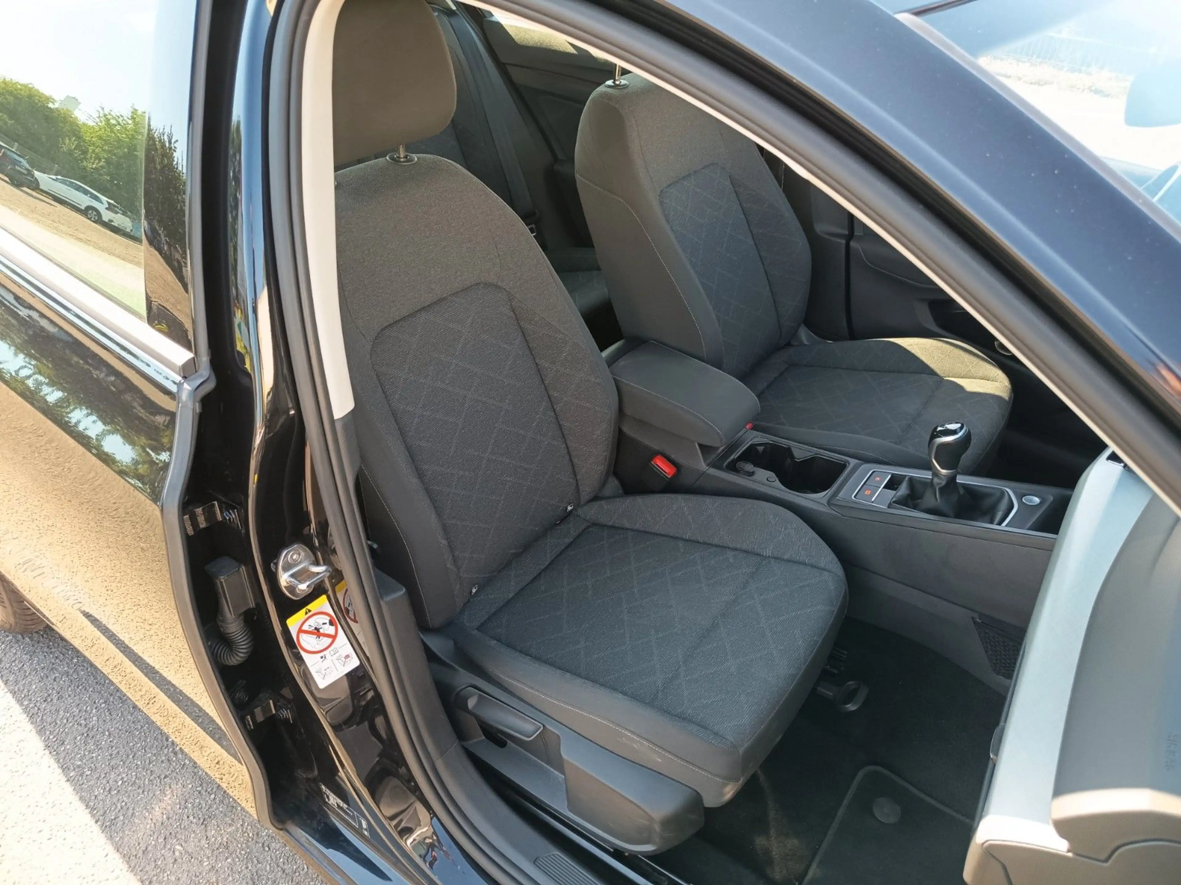 Volkswagen Golf VIII Lim. Life — photo 11