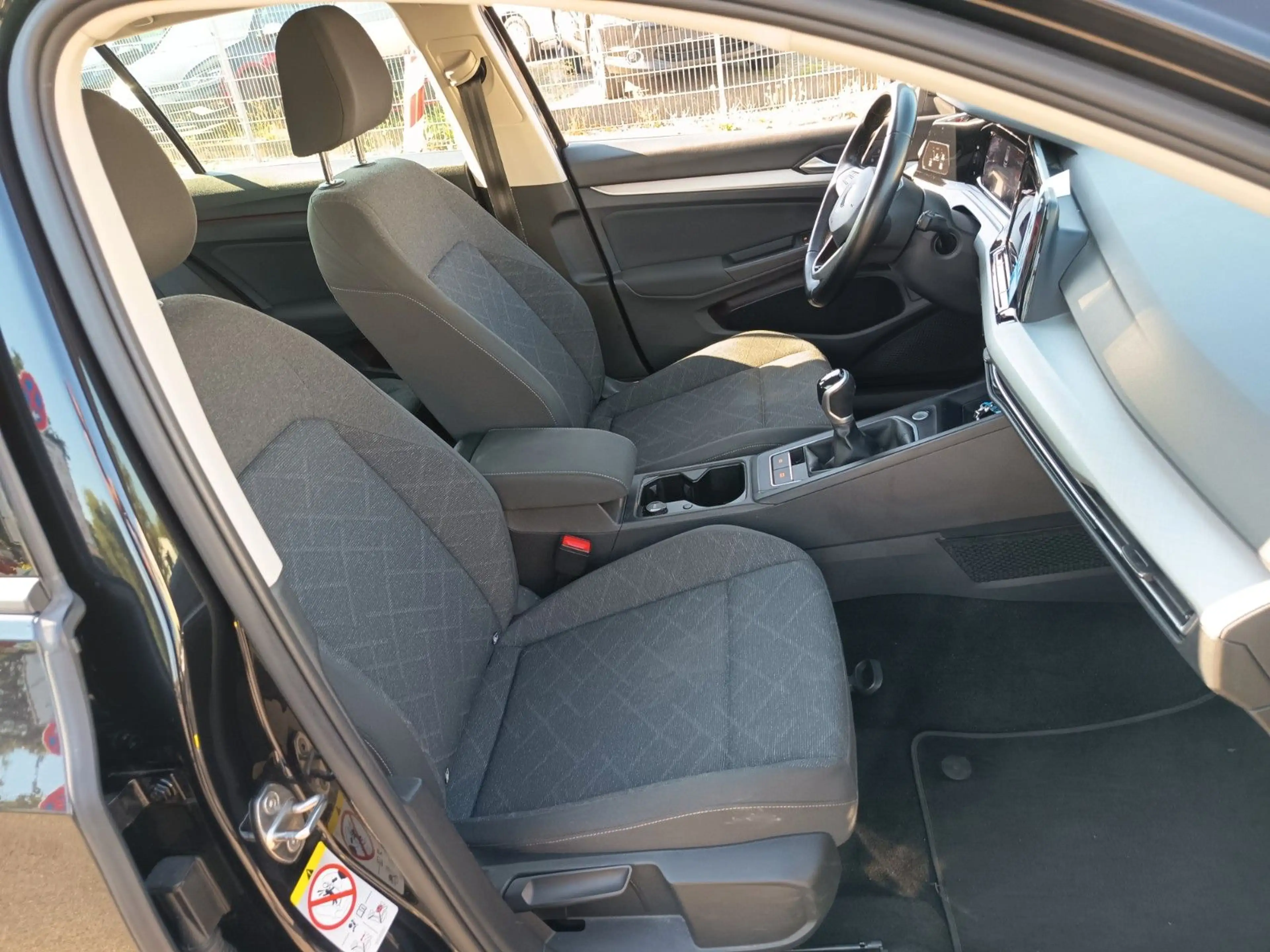 Volkswagen Golf VIII Lim. Life — photo 12