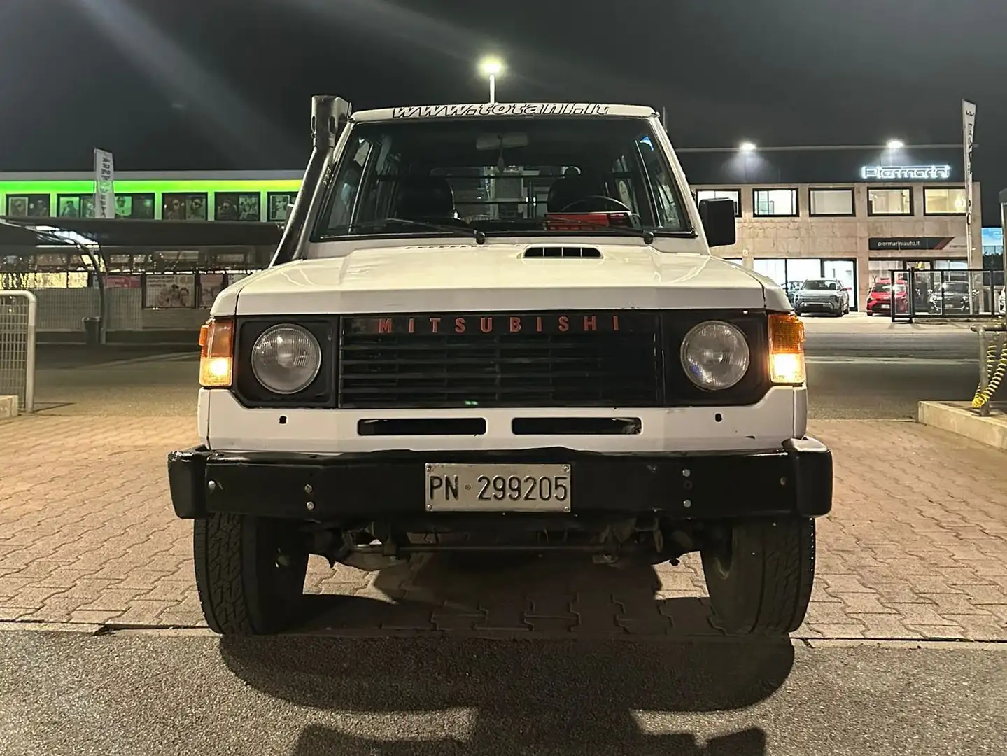 Mitsubishi Pajero Pajero Metal Top 2.4 td Alb - 2