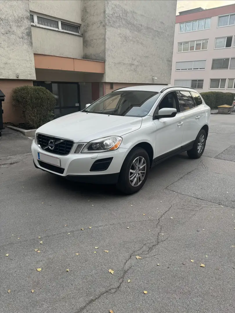 Volvo XC60 D4 Kinetic Weiß - 2