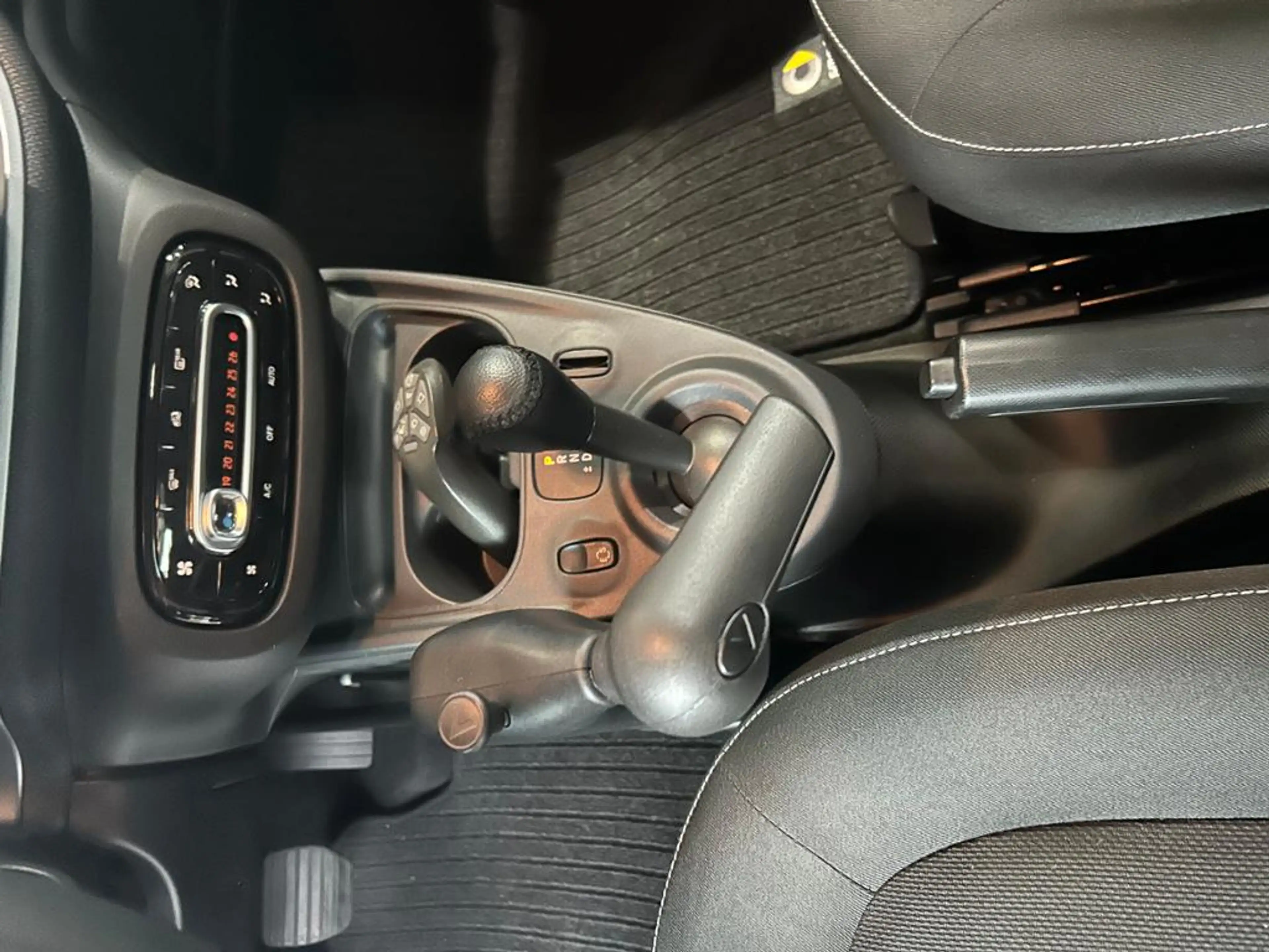 smart forTwo coupe PANO/Sitzhzg./NAVI — photo 7