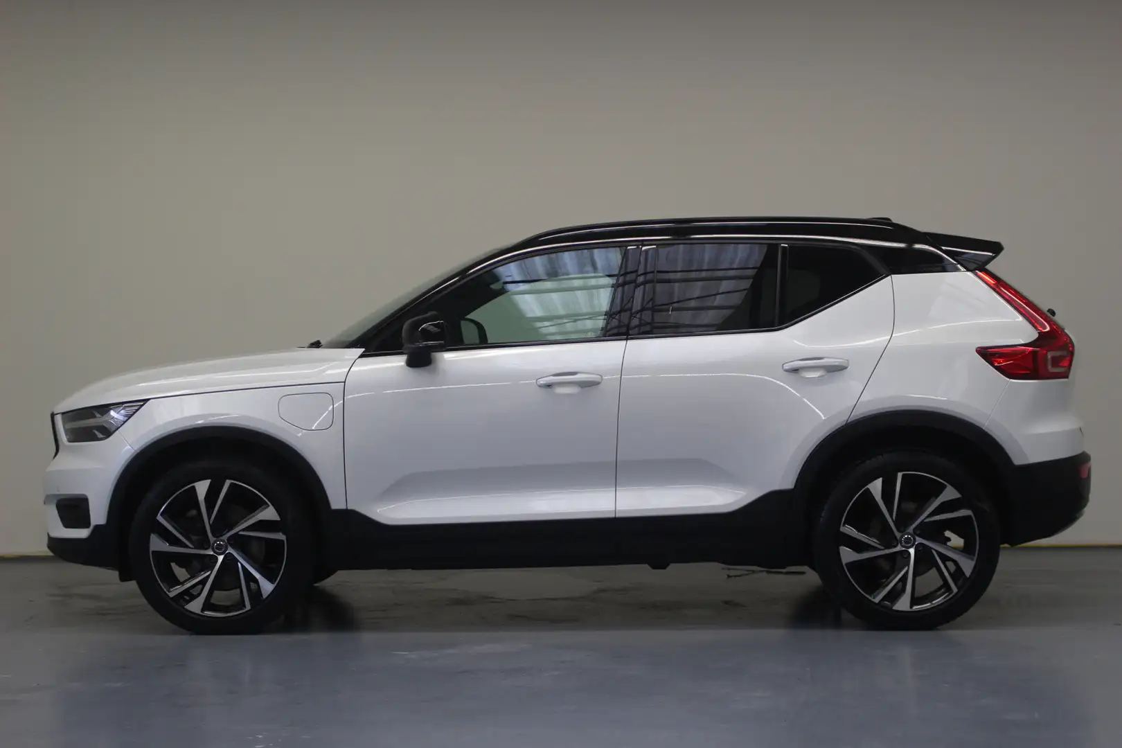 Volvo XC40 T5 Recharge R-Design | Rijklaarprijs | 20'' Velgen Wit - 2