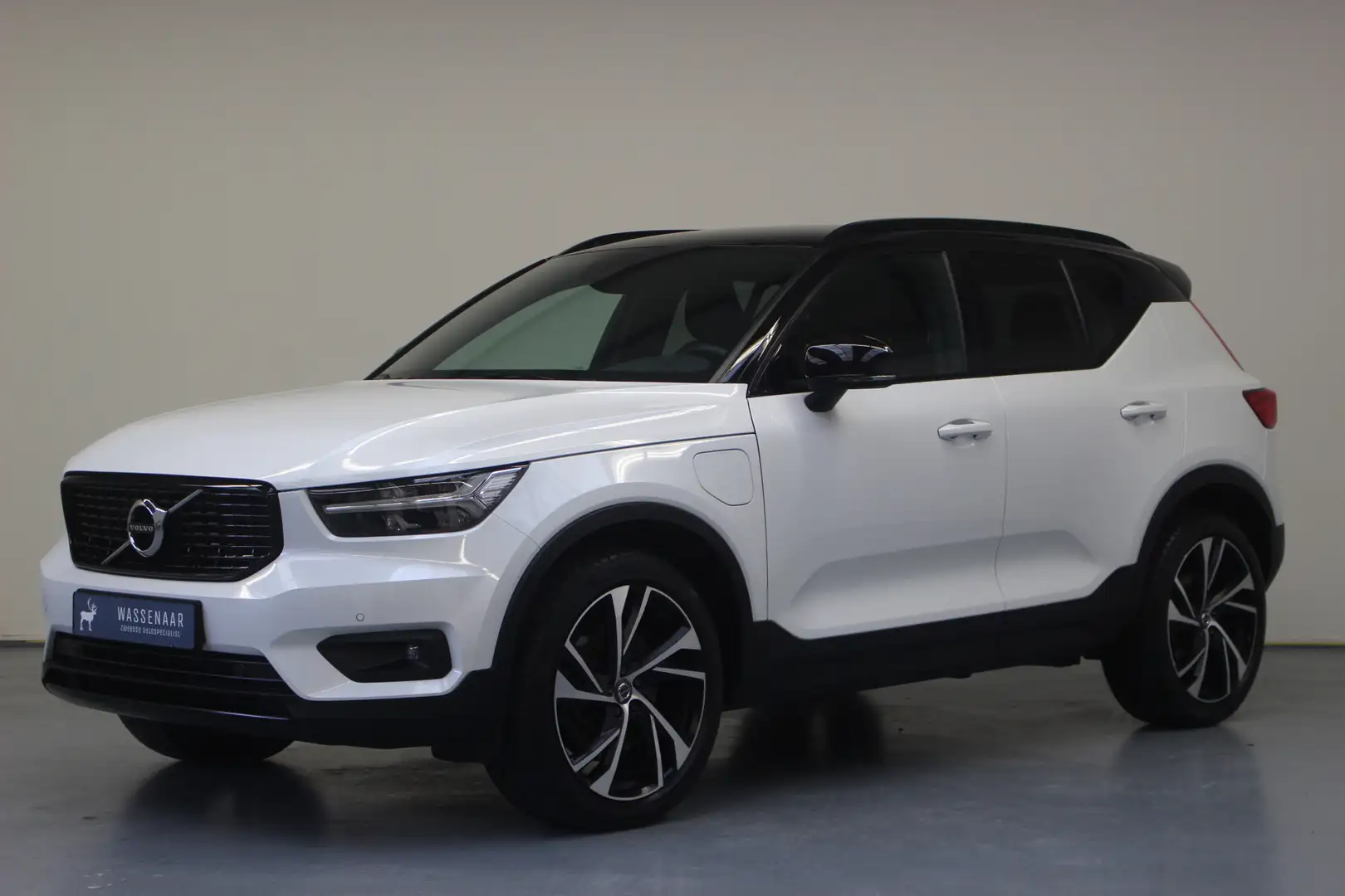 Volvo XC40 T5 Recharge R-Design | Rijklaarprijs | 20'' Velgen Wit - 1
