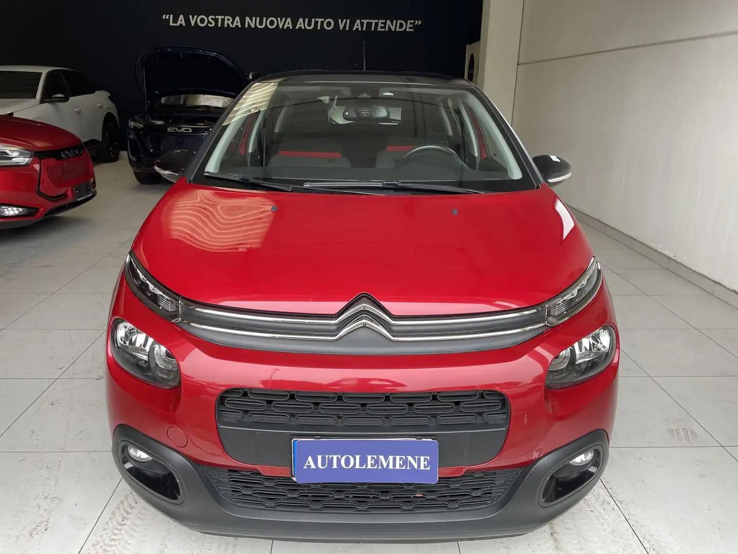 Citroen C3 1.2 Puretech 82 Shine Rood - 2