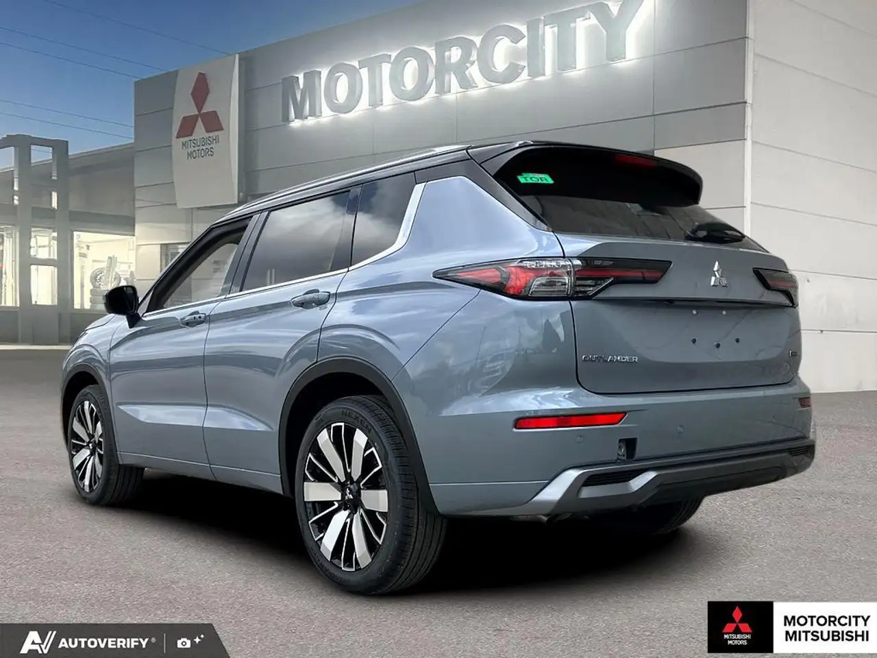 Mitsubishi Outlander снимка Mitsubishi Outlander
