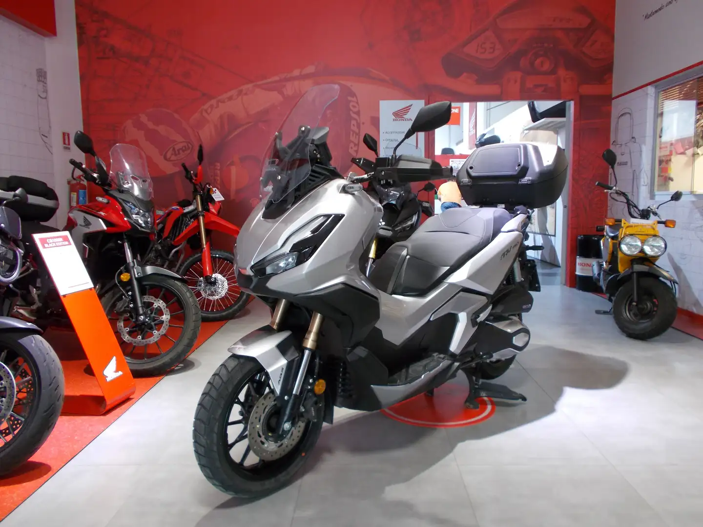 Honda ADV 350 Plateado - 2