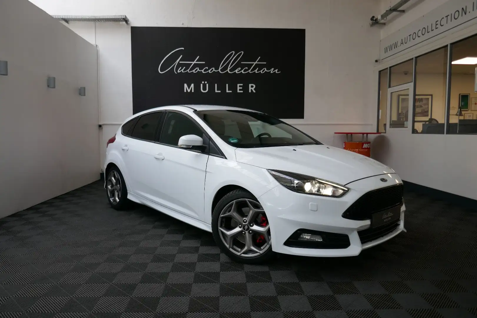 Ford Focus Lim. ST *RECARO*NAVI*KLIMAAUTO*LED*TOP* Bianco - 2