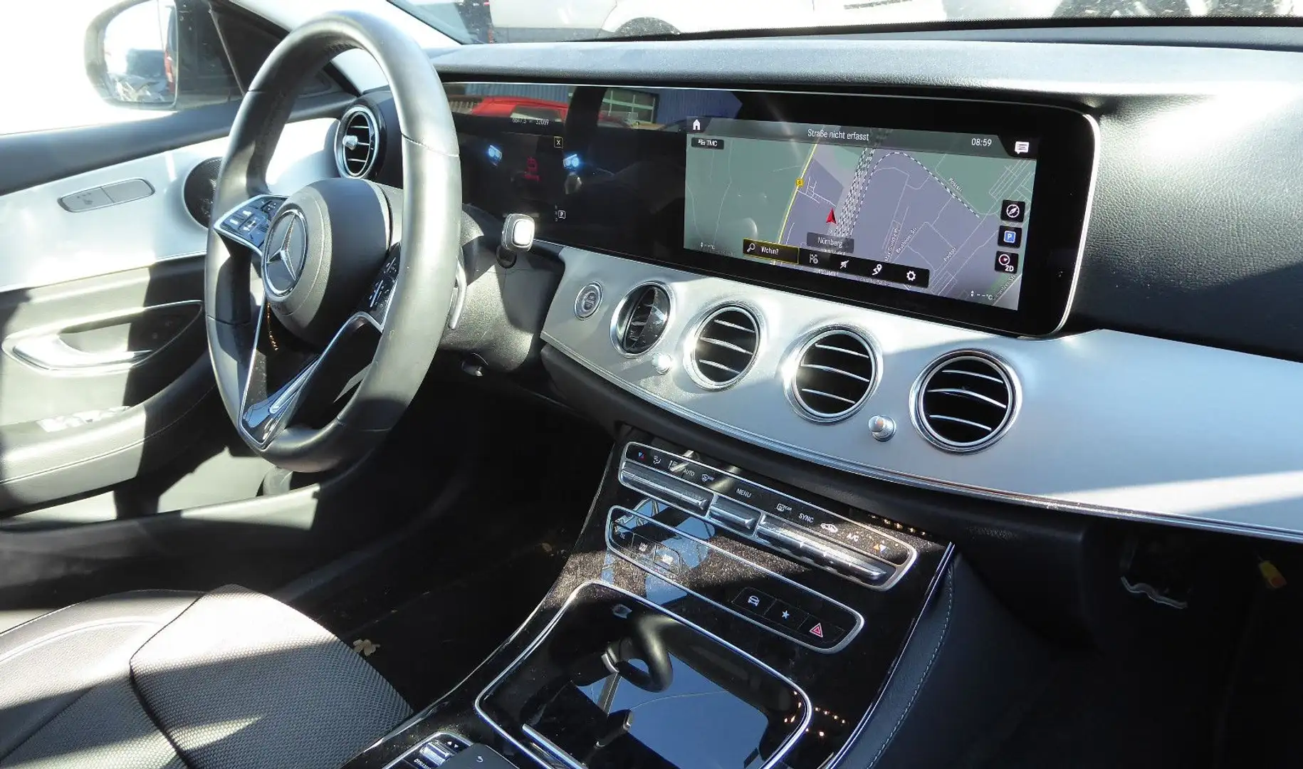 Mercedes-Benz E 200 T Avantgarde Navi PDC Kamera Weiß - 2