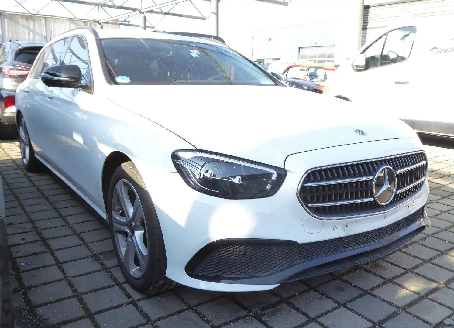 Mercedes-Benz E 200 T Avantgarde Navi PDC Kamera Weiß - 1