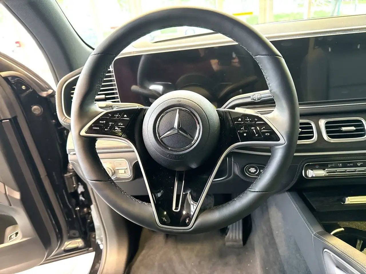 Mercedes-Benz GLE снимка Mercedes-Benz GLE