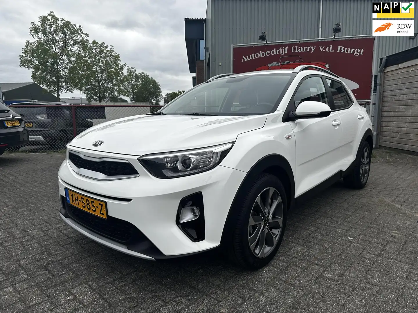 Kia Stonic 1.0 T-GDi DynamicLine Navigatie | Camera | Dealer Wit - 1