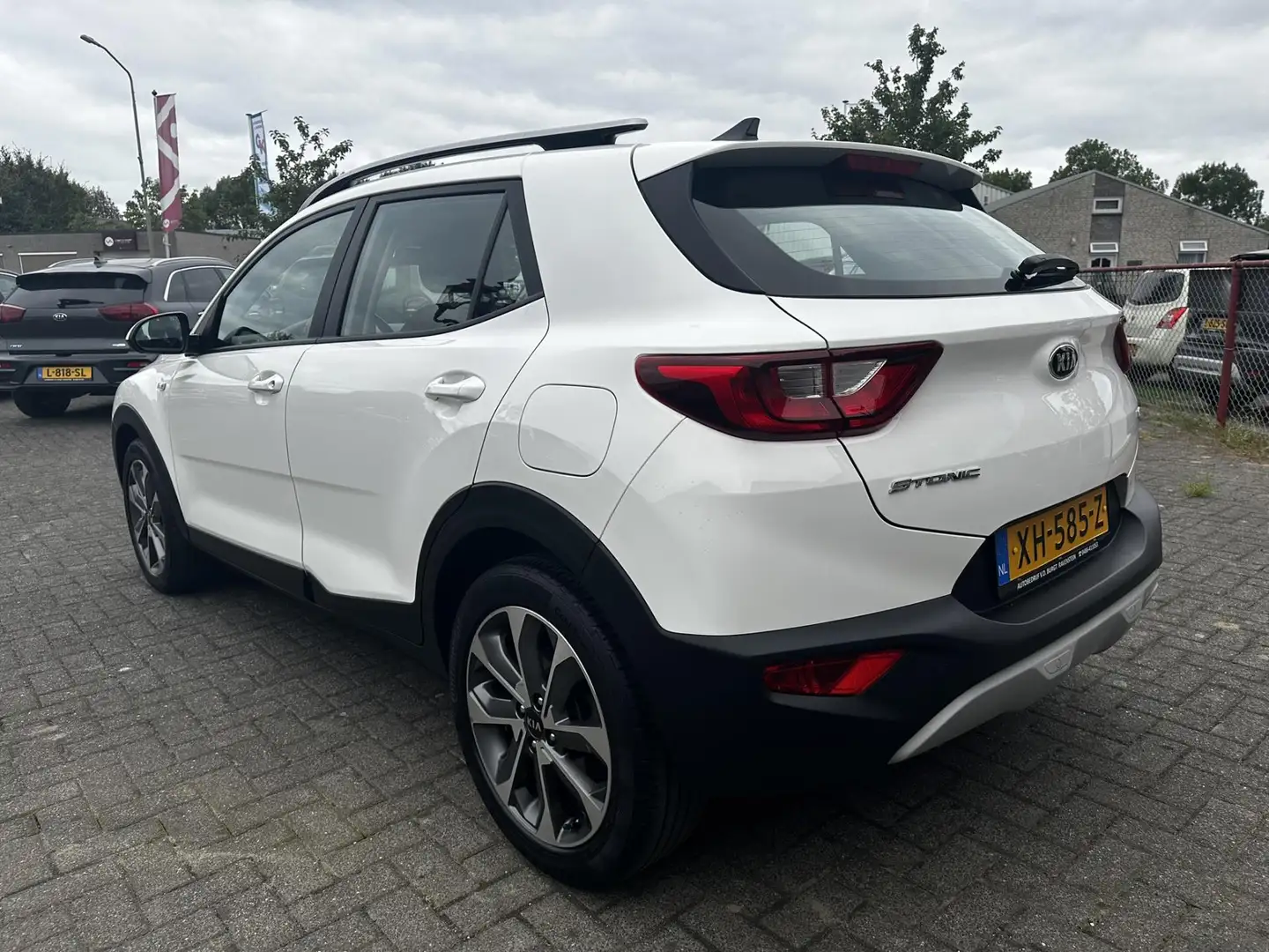 Kia Stonic 1.0 T-GDi DynamicLine Navigatie | Camera | Dealer Wit - 2