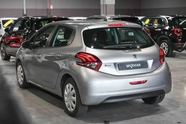 Peugeot 208 view 7