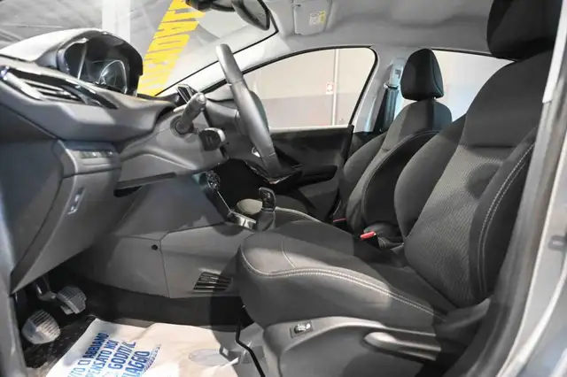 Peugeot 208 view 12